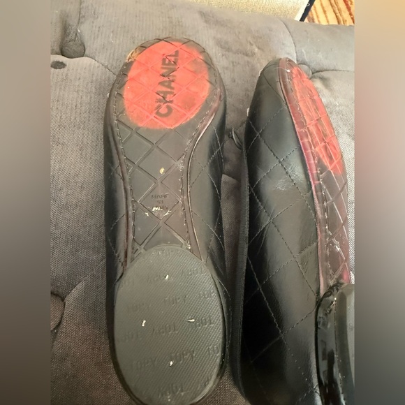 CHANEL Black Quilted Leather Ballet Flats with White CC Appliqué - Picture 7 of 11